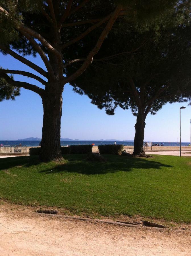 Villa De Vacances Au Calme Proche De La Mer ラ・ロンド・レ・モール エクステリア 写真