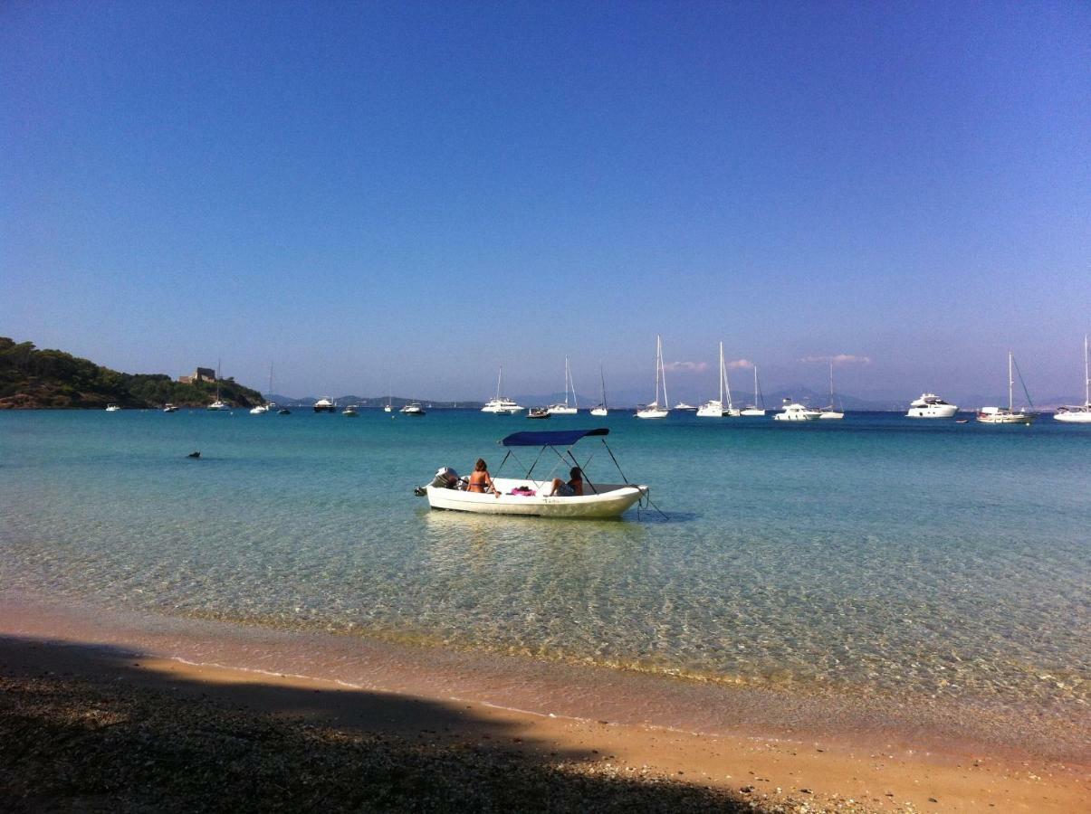Villa De Vacances Au Calme Proche De La Mer ラ・ロンド・レ・モール エクステリア 写真